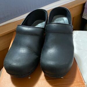 Size 5 black leather Dansko shoes, very good condition. Hardly worn